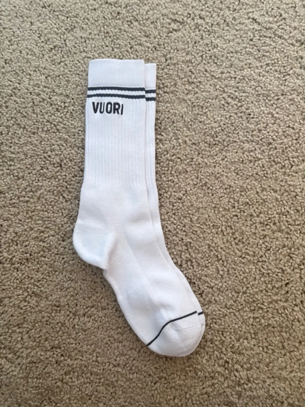 Vuori Crew two pairs Socks Salt Heather/White Size Large NWOT